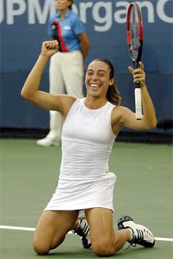 Moscow -- No. 8 Francesca Schiavone, the only seed left, trounced Alona Bondarenko 6-4, 6-0 Saturday in one semifinal at the Kremlin Cup tennis tournament at Moscow.